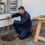 découvrez comment installer une prise de terre lors de vos travaux de rénovation pour assurer la sécurité électrique de votre habitation et protéger votre famille des risques électriques.