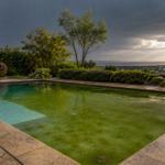 Pourquoi ton eau piscine devient verte après un orage et comment la sauver ?